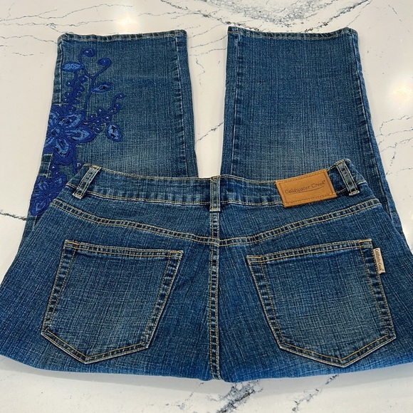 Coldwater Creek Crop Jeans with Decorative Blue Flowers sz.10 - Picture 8 of 9